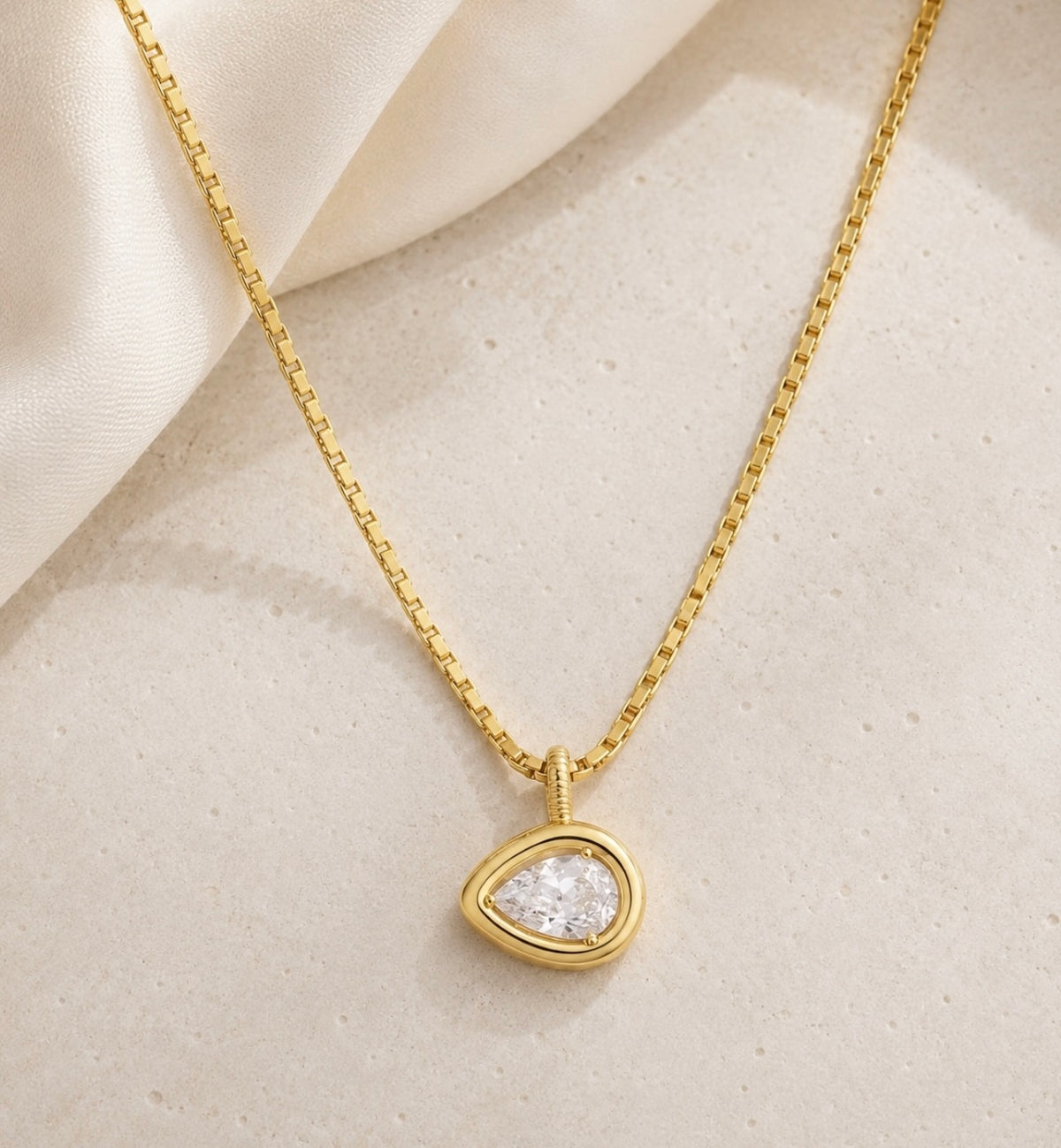 Elara Crystal Necklace