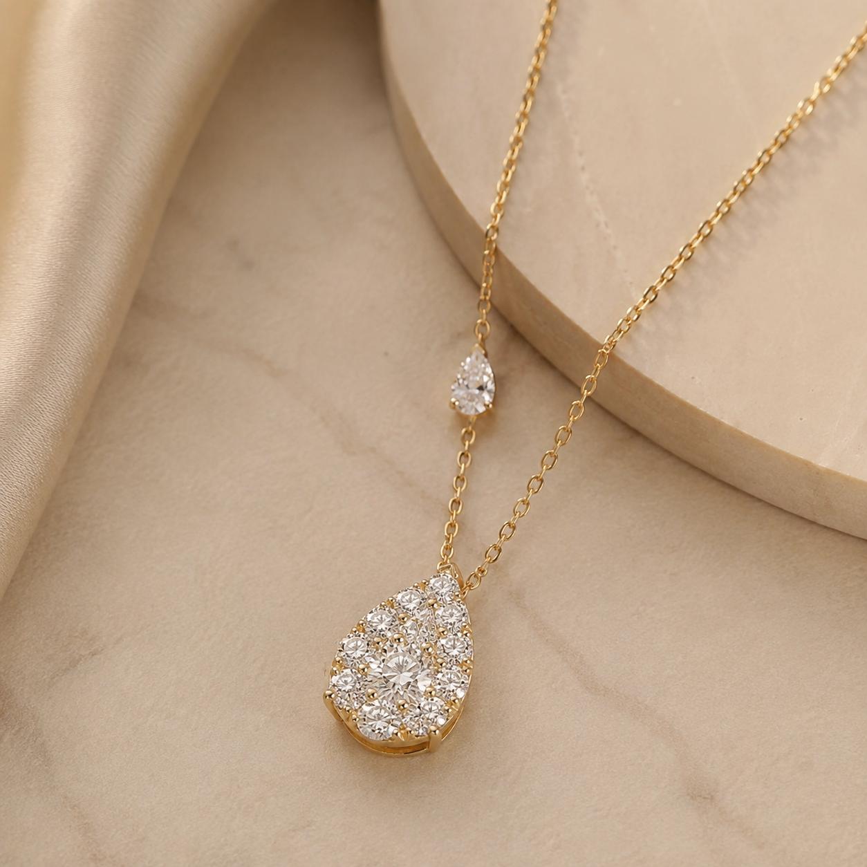 Véla Necklace